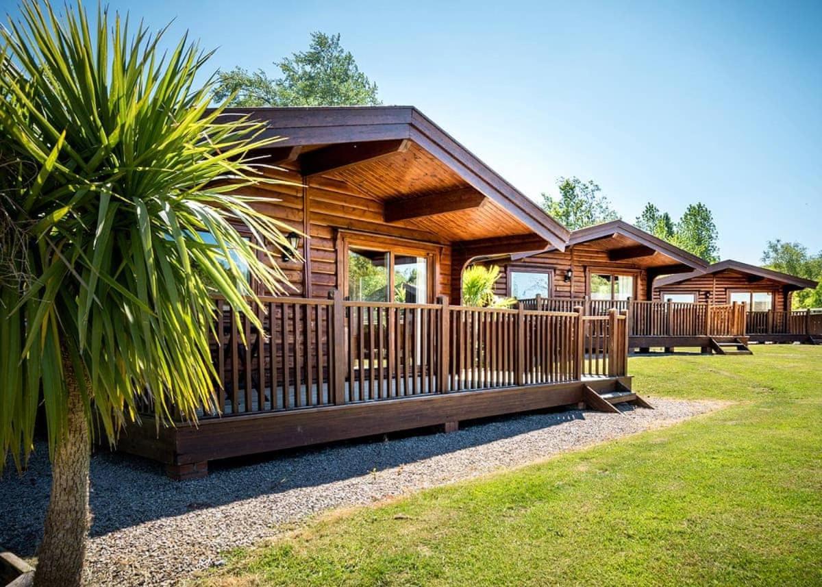 Fingle Glen Lodges Whitestone エクステリア 写真